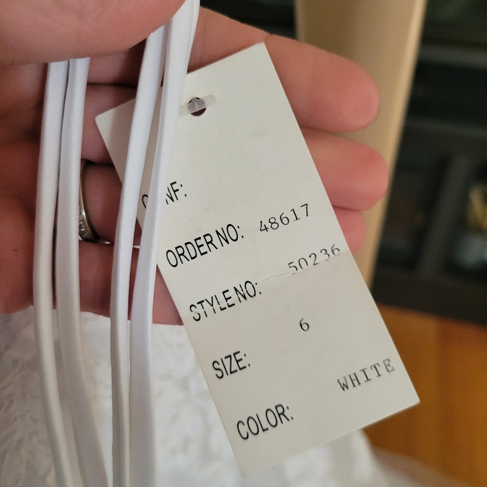 White DaVinci Dress Size 6 Style #50236 - Picture 4 of 16